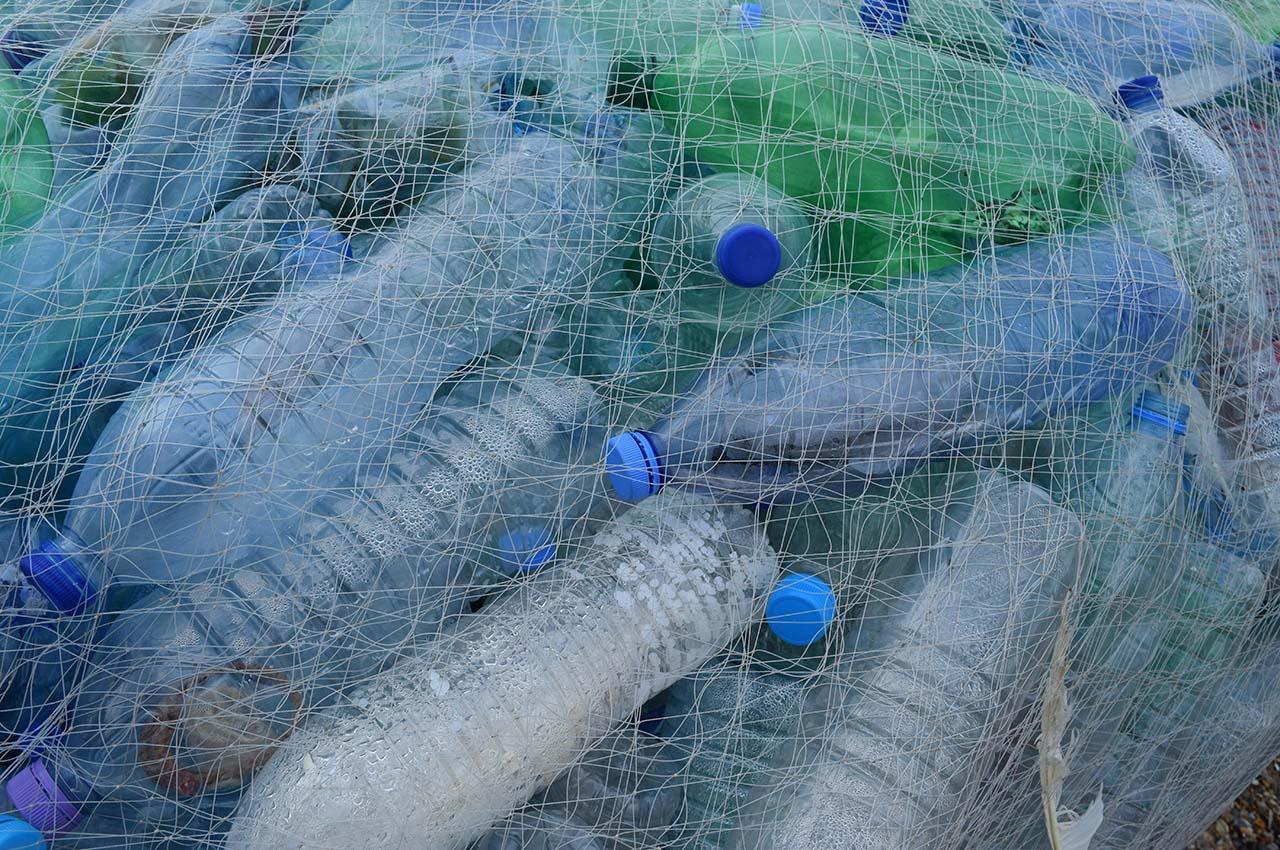 plastic-bottles-Matthew Gollop_Pixabay_
