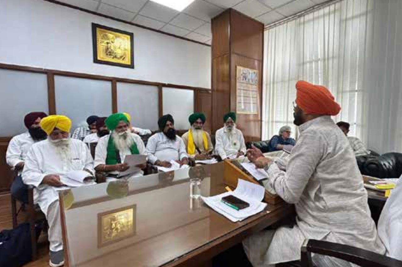 Punjab-Agriculture-Minister-Kuldeep-Singh-met-representatives-of-farmers-unions-to-discuss-crop